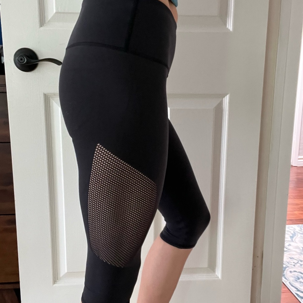 Lulu Lemon Black Mesh Panel Capri Leggings